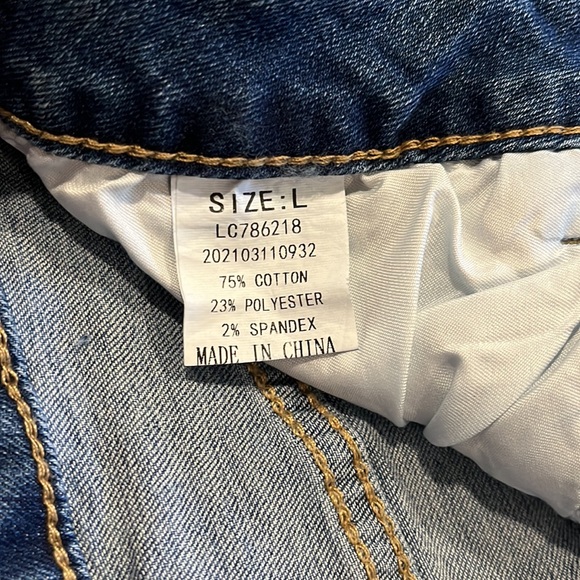 NWT Women’s Denim Jean Shorts Fray Bottoms Stretch Size Large - Picture 2 of 10